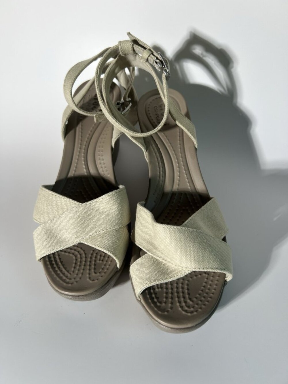 Crocs Women’s 9 Leigh II Cross Ankle Strap Wedge Sandals Beige Canvas